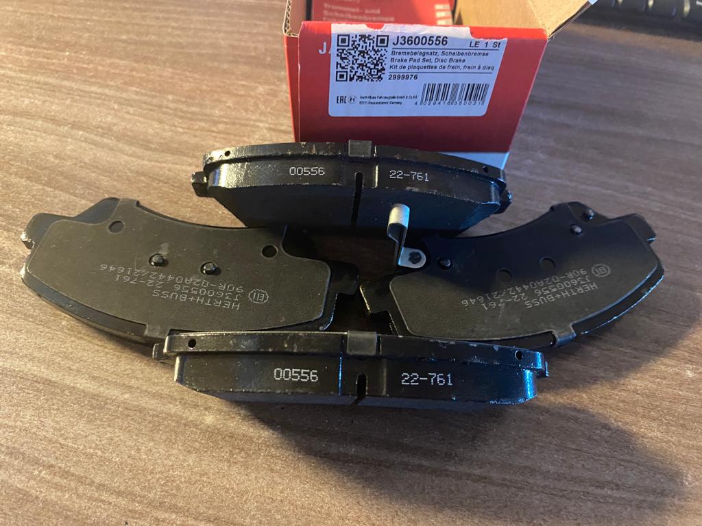 HYUNDAI ACCENT BLUE 11>ELANTRA 11>İ30 12>18 İ20 14>16 ELANTRA 16>KIA RİO 11>17> CEED 12>18 ÖN FREN BALATASI PİM YAY DELİKLİ